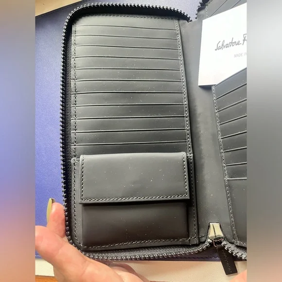 NWT Salvatore Ferragamo dual zip leather Gancini wallet w/gift bag - Picture 8 of 14